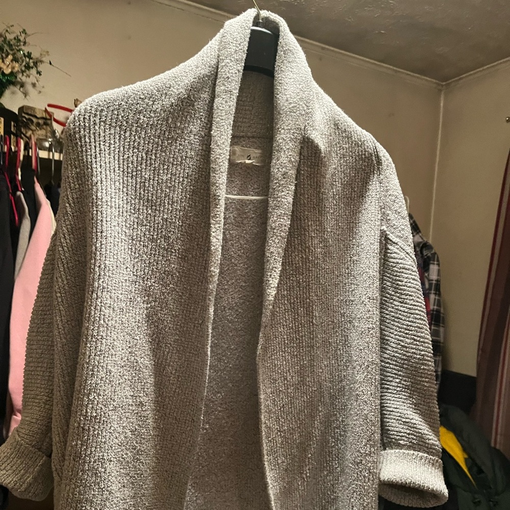 Lou Grey sweater, gray and white, short sleeved. Longer in back than front. M